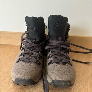 Women’s Hiking Boots